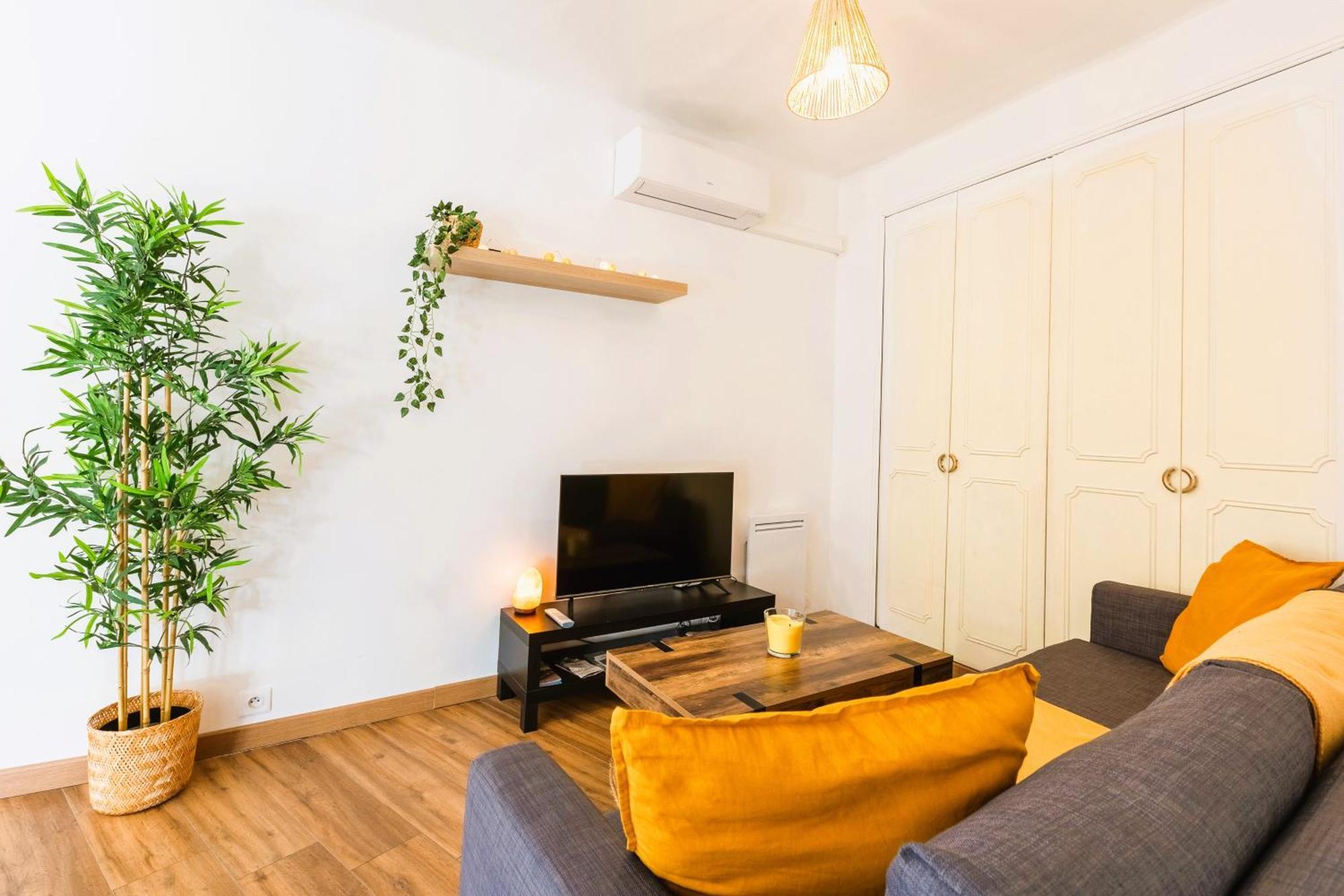 Apartment T2 Halles & Cathedrale - Centre Historique - Clim - Wifi - Free Parking Sur Demande